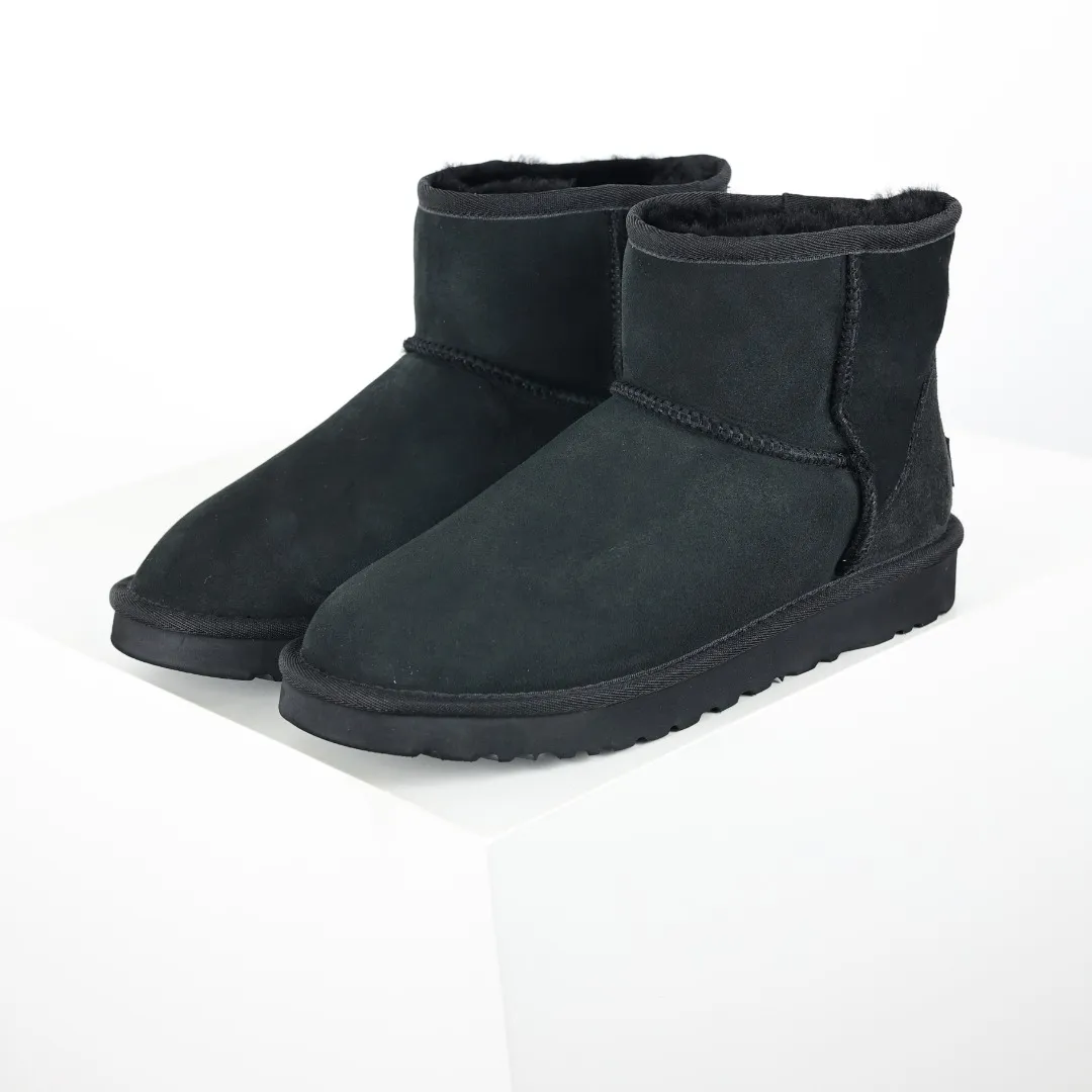 Pick up locally 💰540 Core recommendation Good price Cashmere insoles are a very suitable choice for keeping warm in winter and at home. In the new year, uug launched a series of styles, which are partial to the preferences of young consumers and have also moved to the forefront of fashion trends. Shoe body material Water-repellent coated suede upper 17mm UGGPURE™ implanted wool insole Lightweight non-slip comfortable rubber outsole With brand LOGO Trademark Comes with a full set of packaging Size: 35 36 37 38 39 40 41 42 43 44